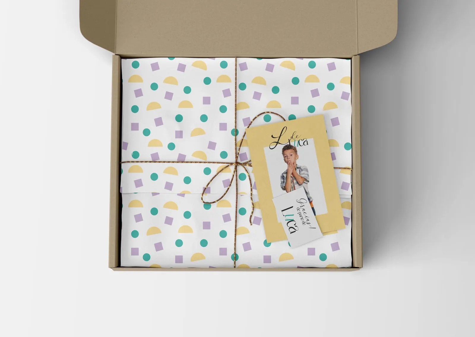 Caja de envío con el patrón de L de Luca